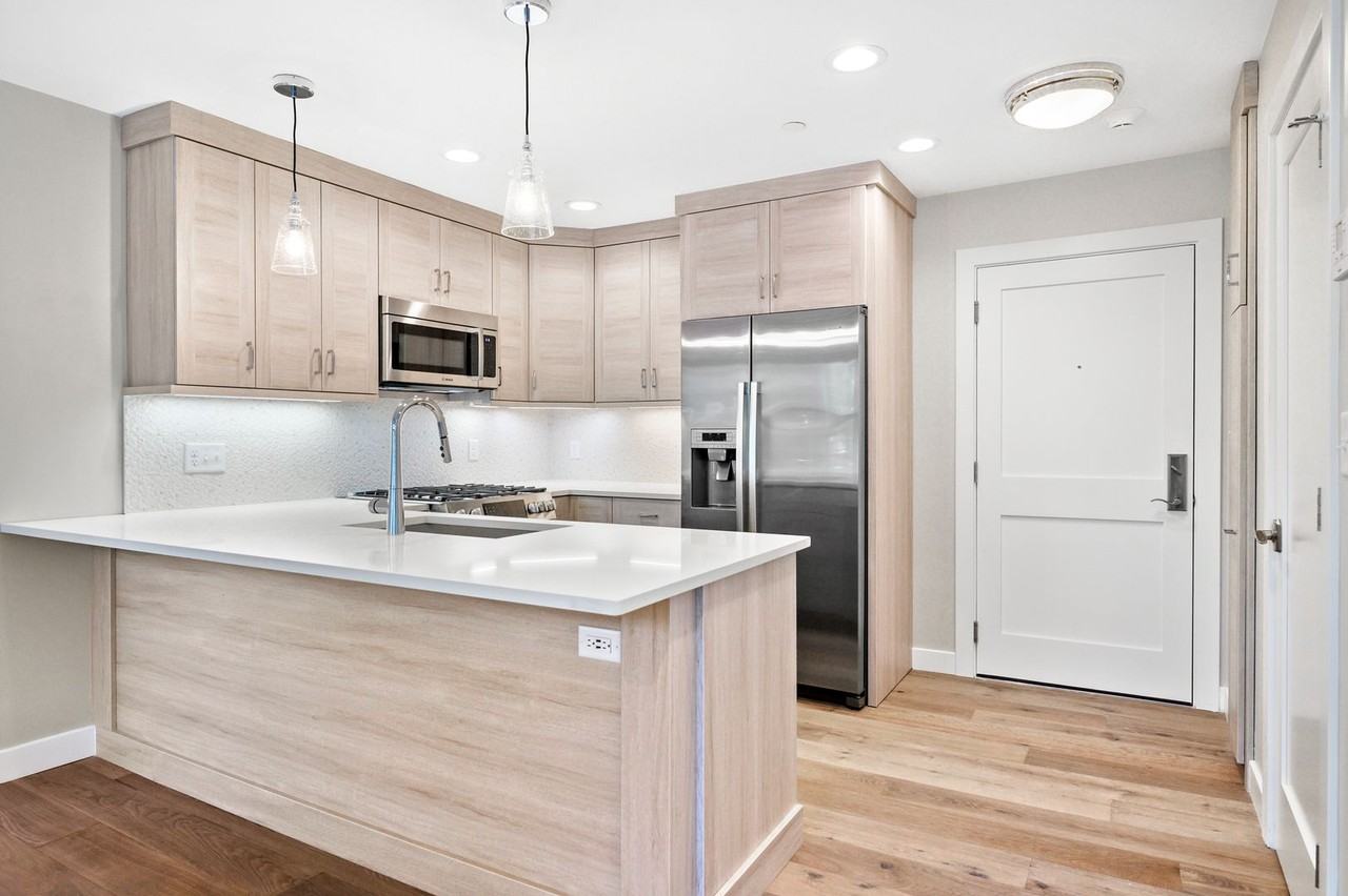 THE BREAKAWAY at SALEM COMMON LLC - Photo 2 of 32