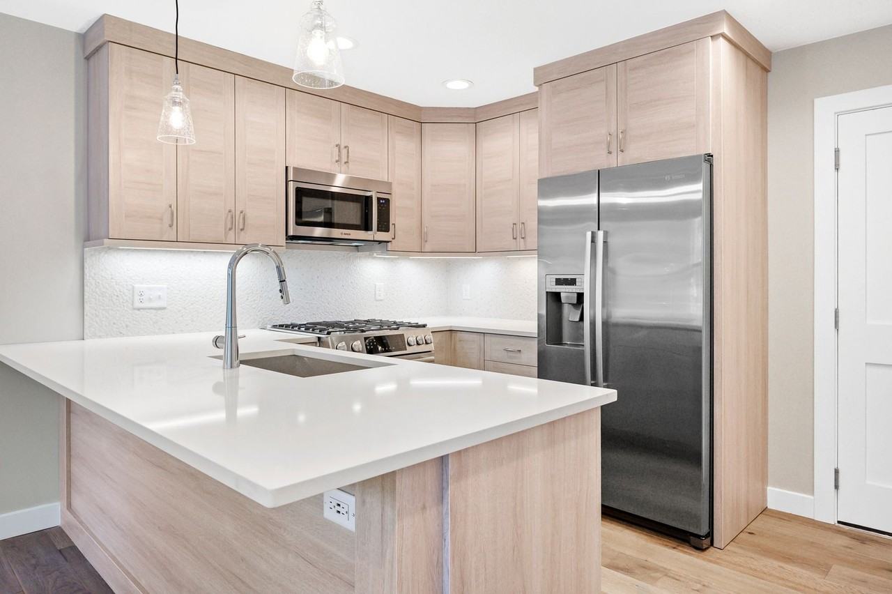 THE BREAKAWAY at SALEM COMMON LLC - Photo 4 of 32