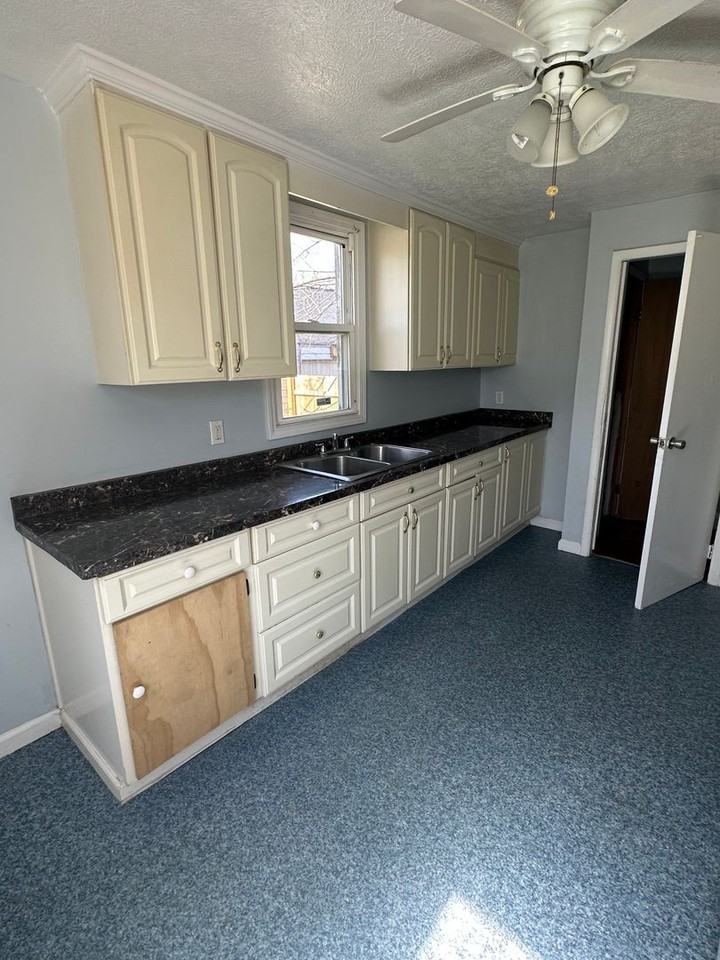5885 Cable Ave - Photo 2 of 8