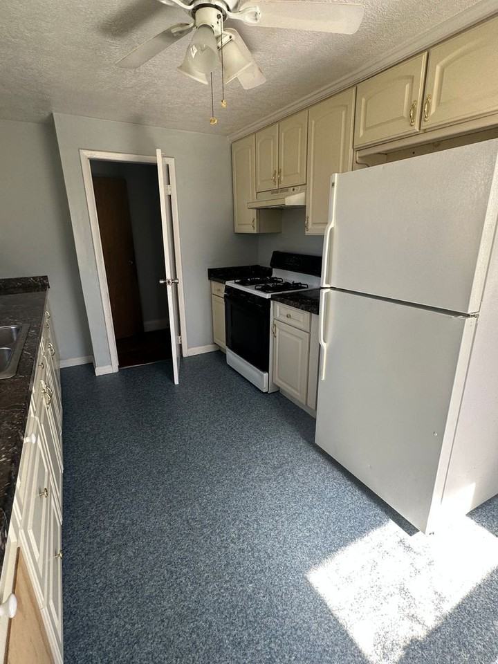 5885 Cable Ave - Photo 3 of 8