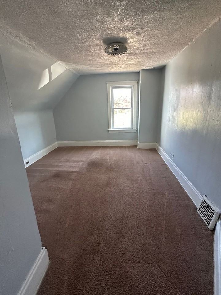 5885 Cable Ave - Photo 5 of 8