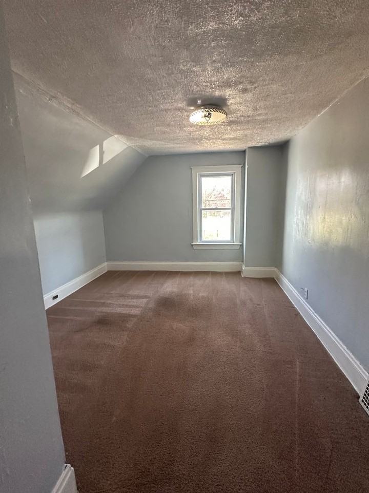 5885 Cable Ave - Photo 6 of 8
