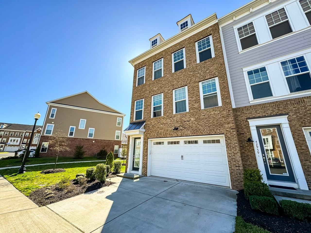 42961 Running Creek Sq - Photo 2 of 31