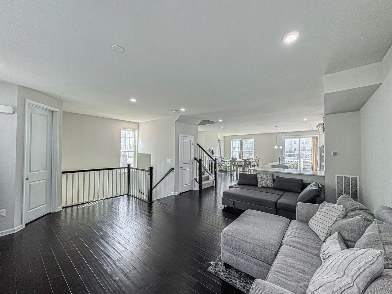 42961 Running Creek Sq - Photo 3 of 31