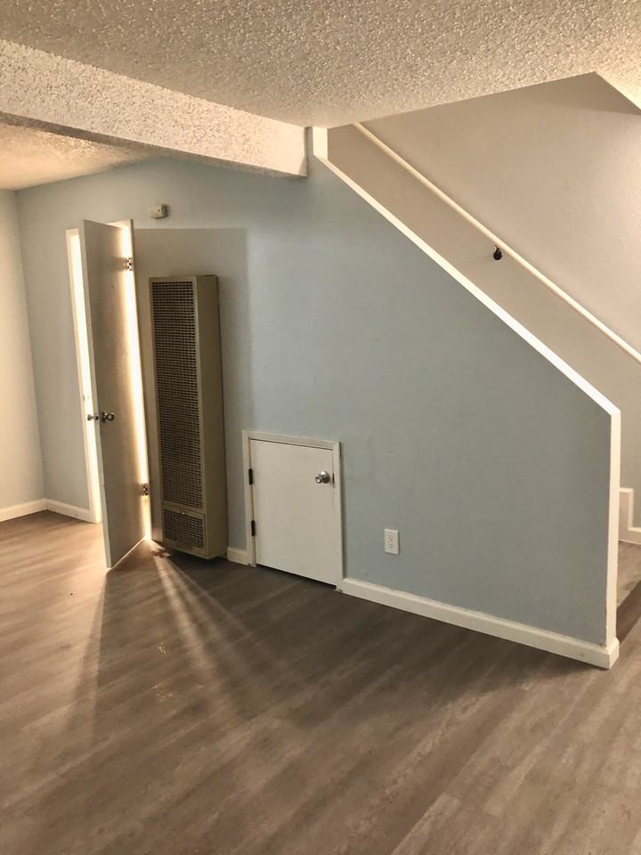 1717 Elm Ln - Photo 2 of 21