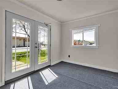 325 School St - Photo 3 of 17