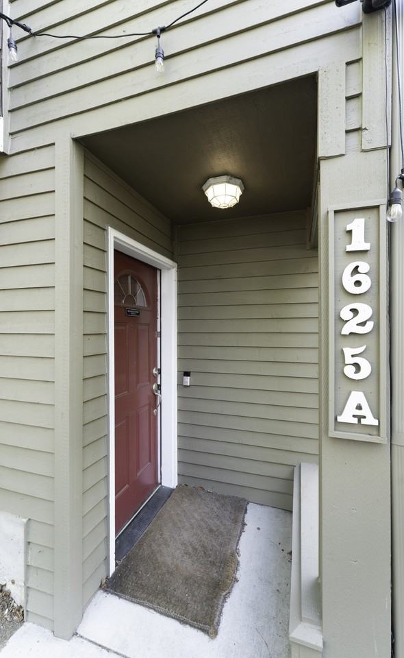 1625 S Weller St #1 - Photo 3 of 37