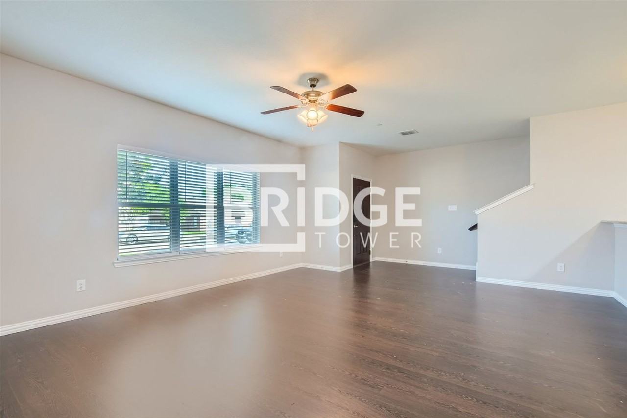 1428 Lake Crest Ln - Photo 2 of 16