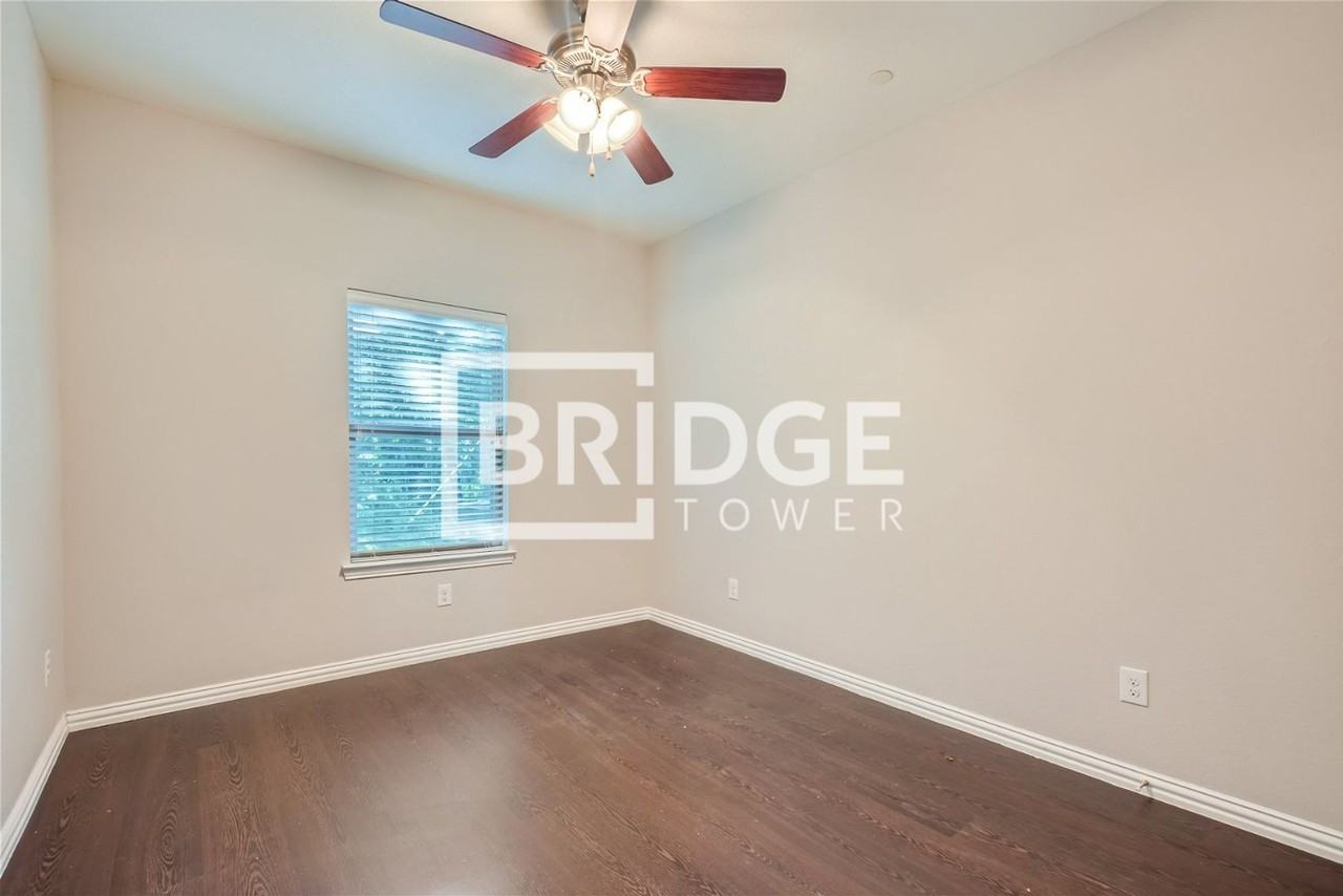 1428 Lake Crest Ln - Photo 5 of 16