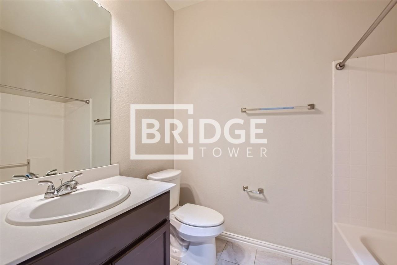 1428 Lake Crest Ln - Photo 6 of 16