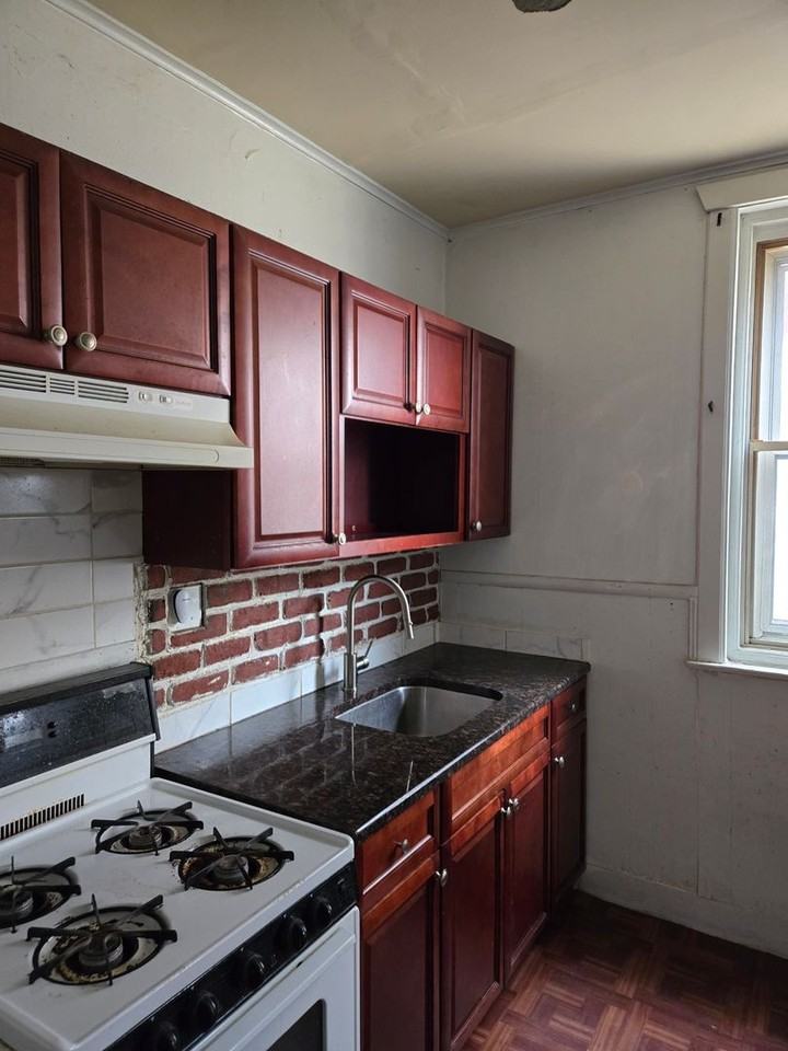 259 W Fisher Ave - Photo 3 of 10