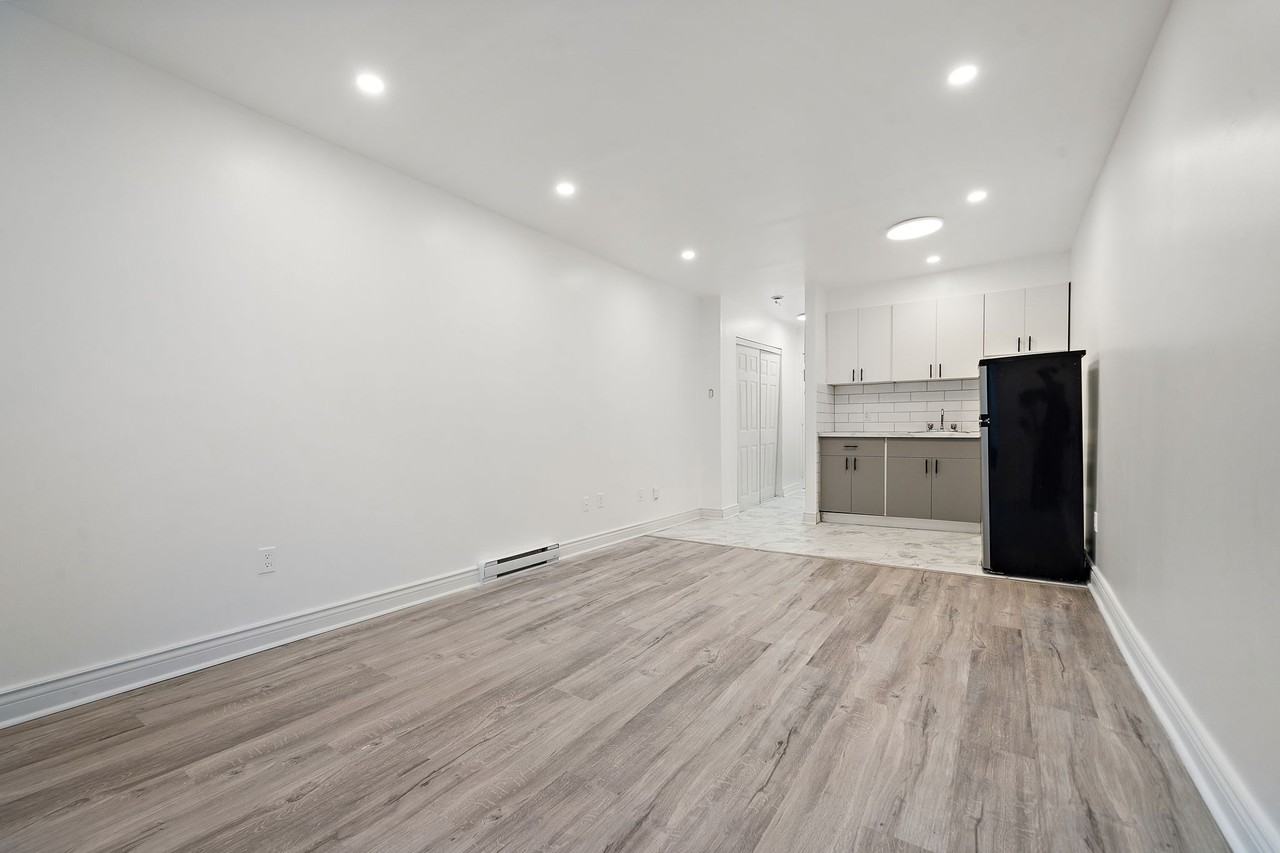 1375 Lafontaine - Photo 3 of 45