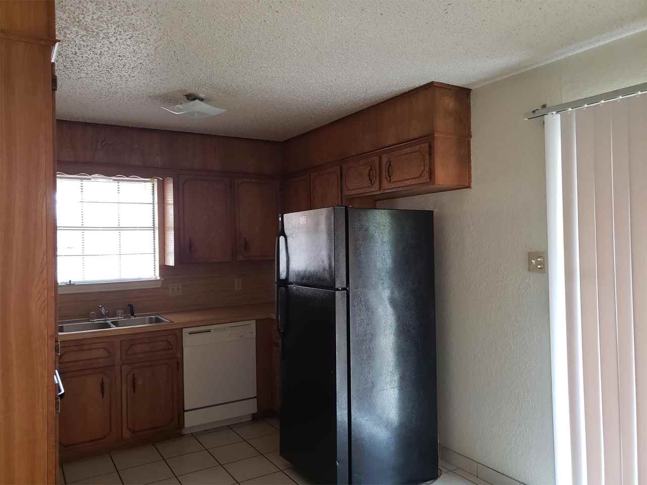 2204 Shoemaker Dr - Photo 3 of 8