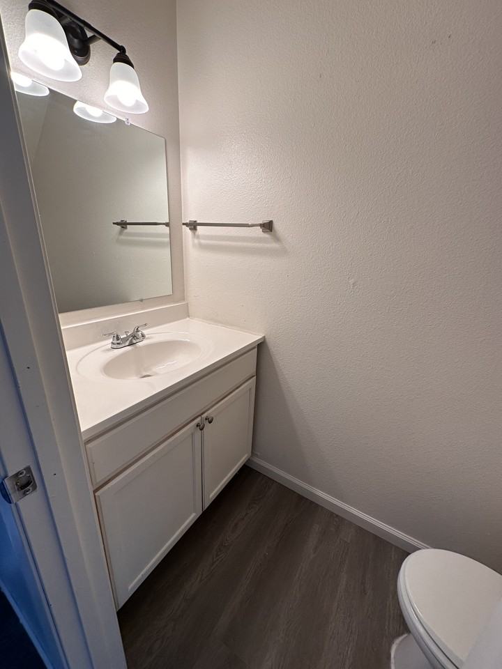 1717 Elm Ln - Photo 3 of 21