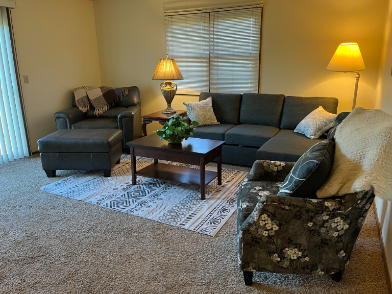 1113 Gilbert St - Photo 3 of 12