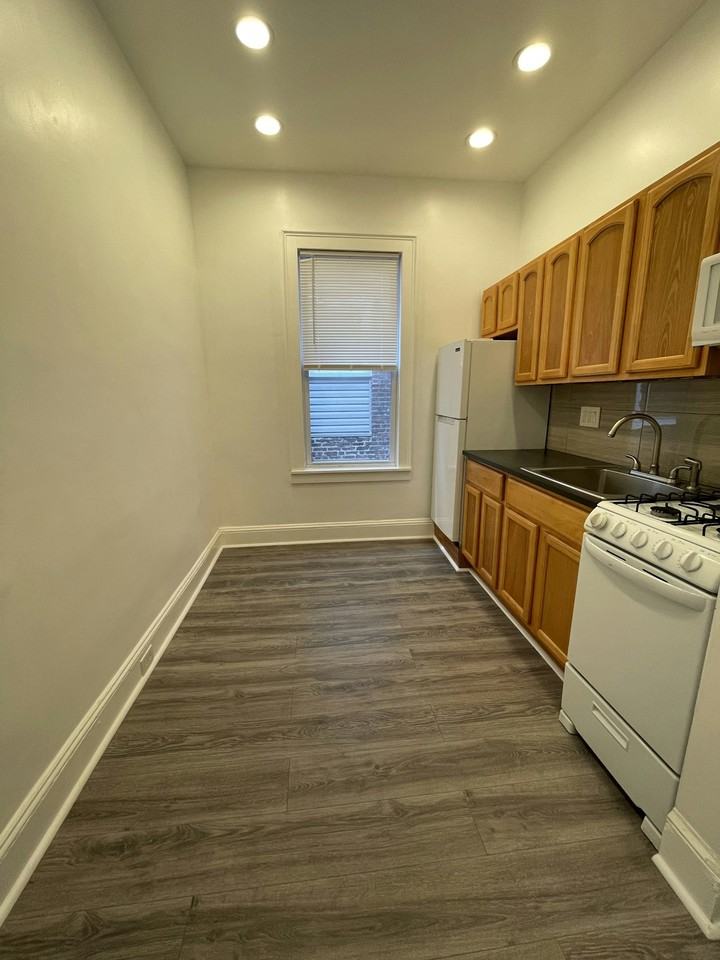 612 West Norris Street, Unit 2R - Photo 4 of 14
