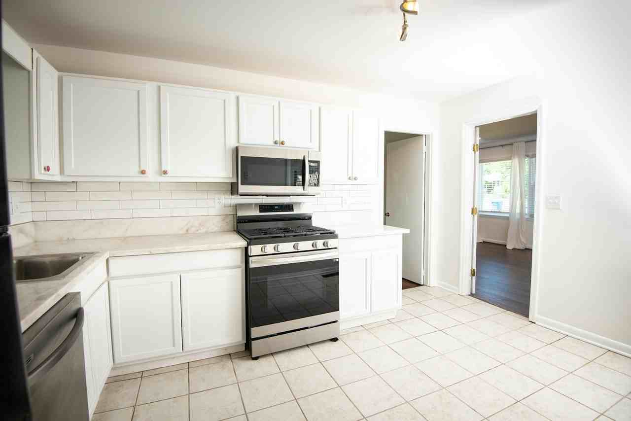 685 Oakmoor Drive, Unit 685 Oakmoor - Photo 4 of 15