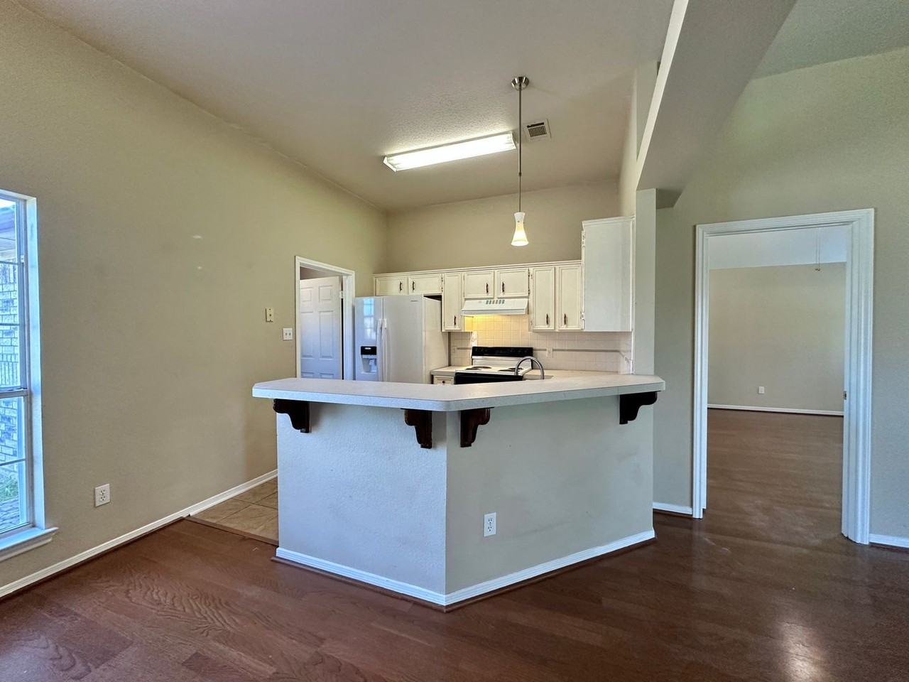 306 James Loop - Photo 4 of 26