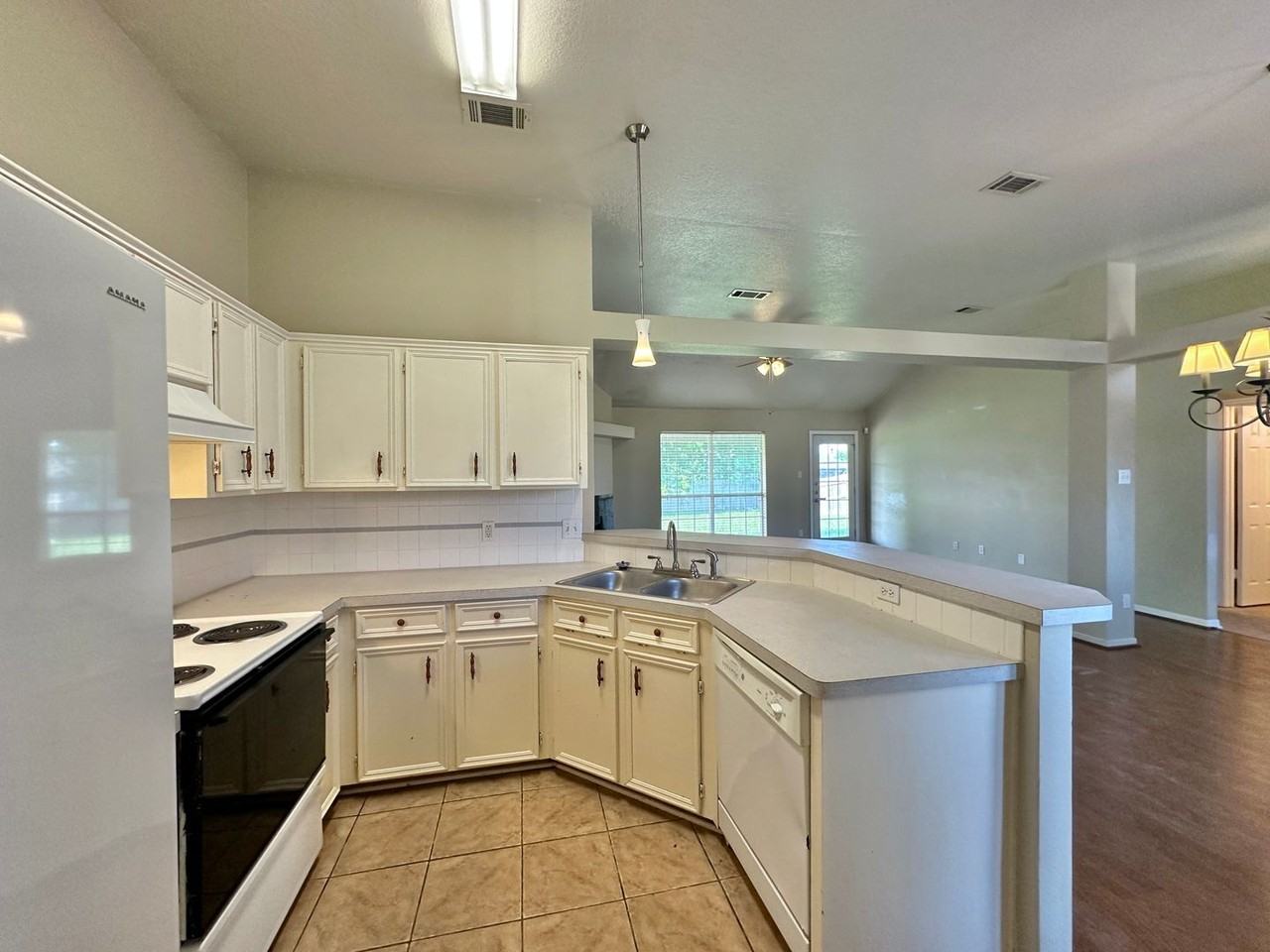 306 James Loop - Photo 6 of 26