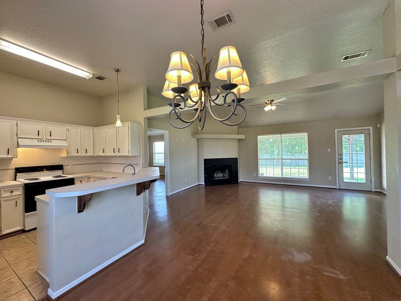 306 James Loop - Photo 7 of 26