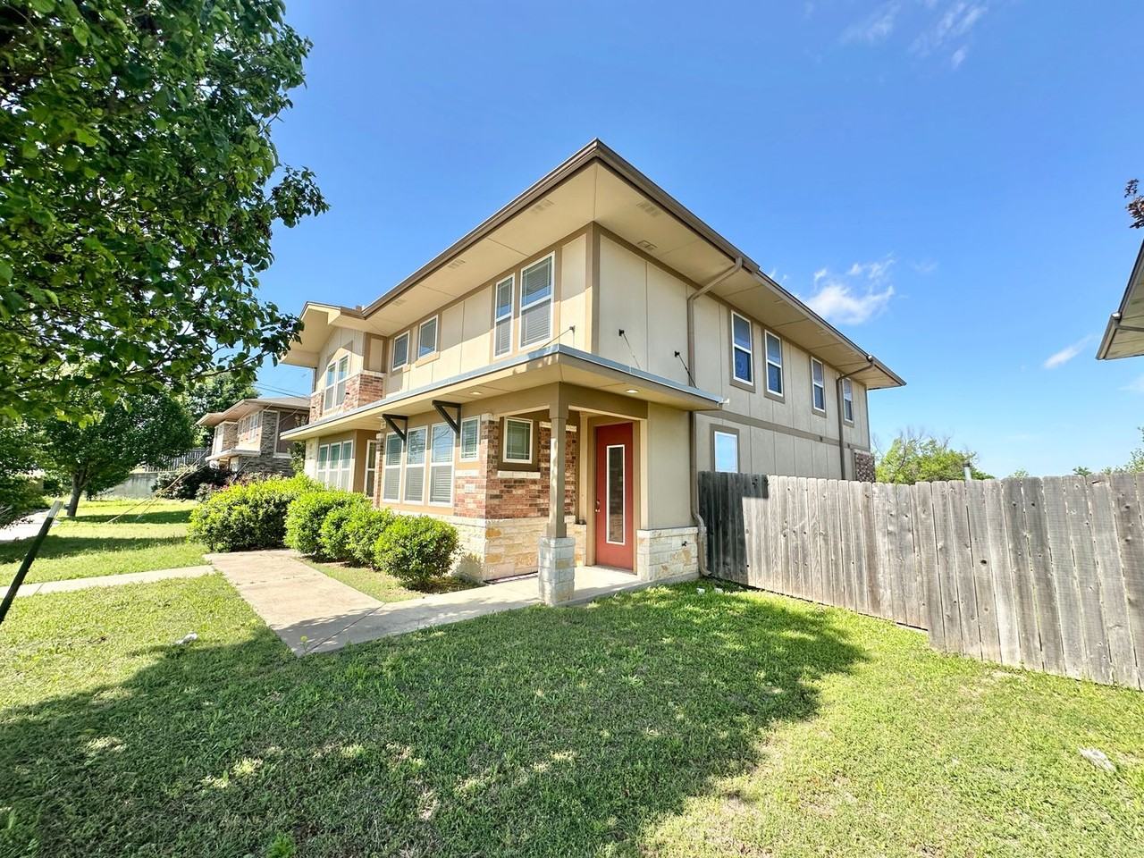 2322 Verna Lee Blvd - Photo 2 of 38