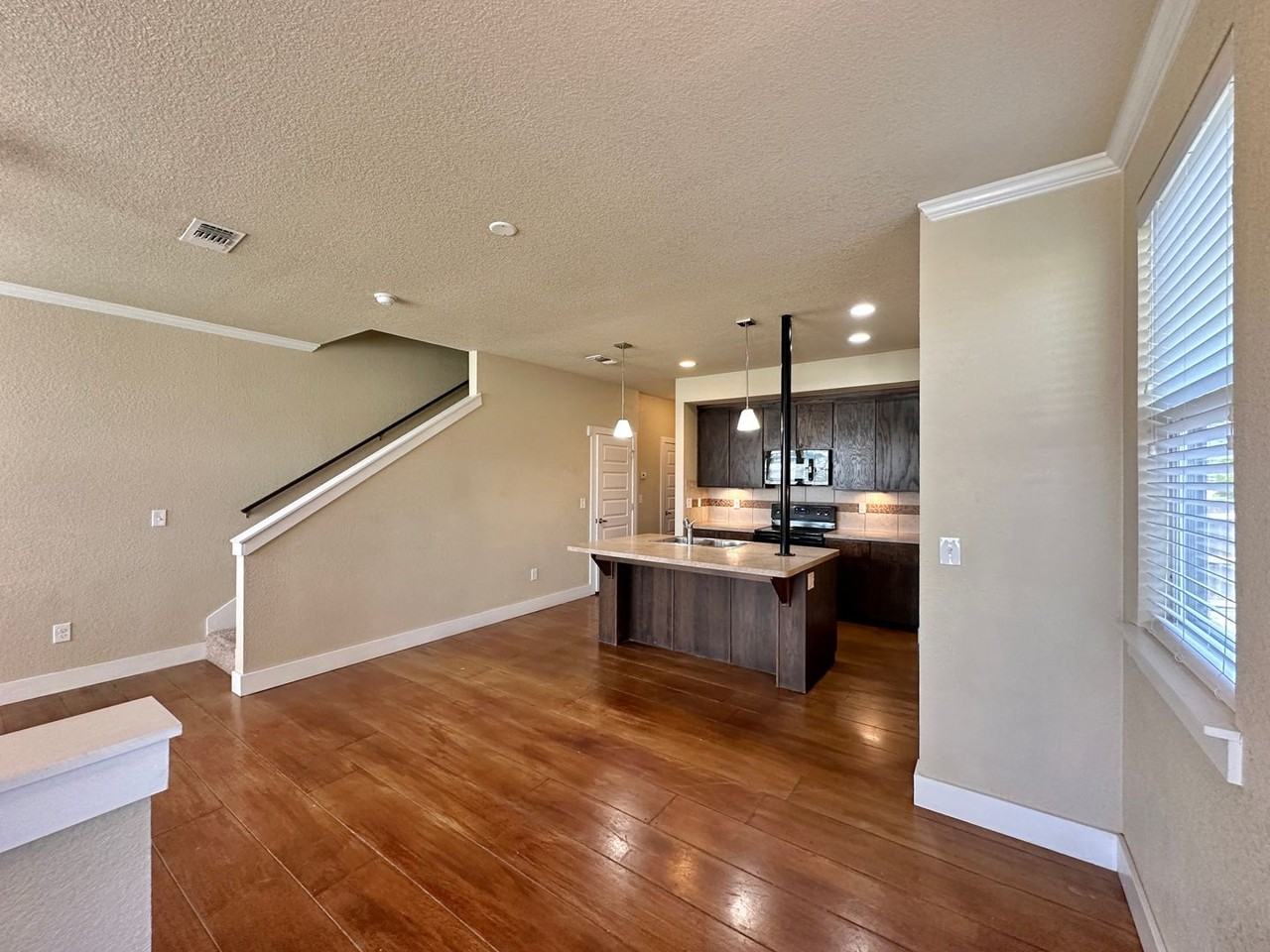 2322 Verna Lee Blvd - Photo 3 of 38