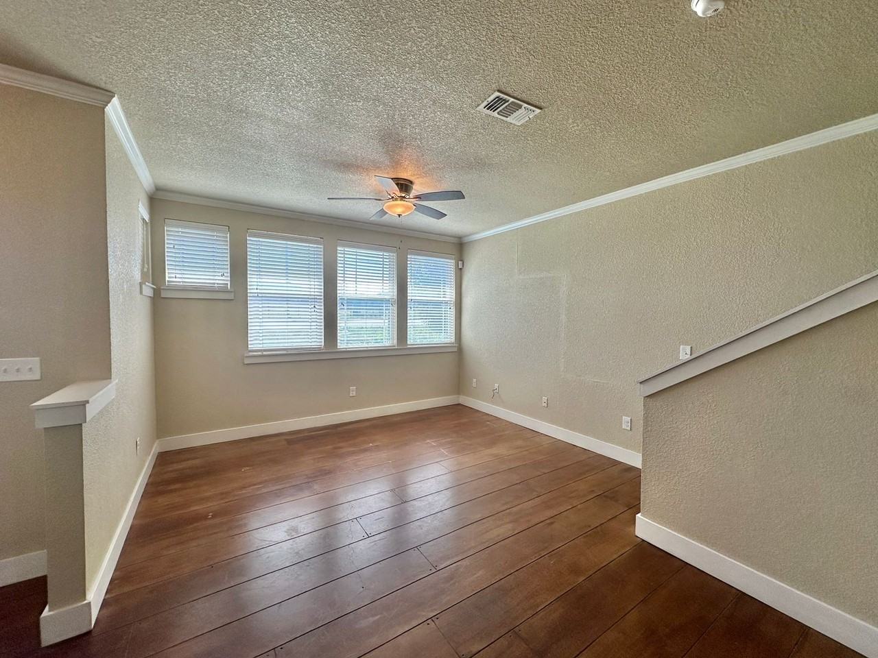 2322 Verna Lee Blvd - Photo 5 of 38