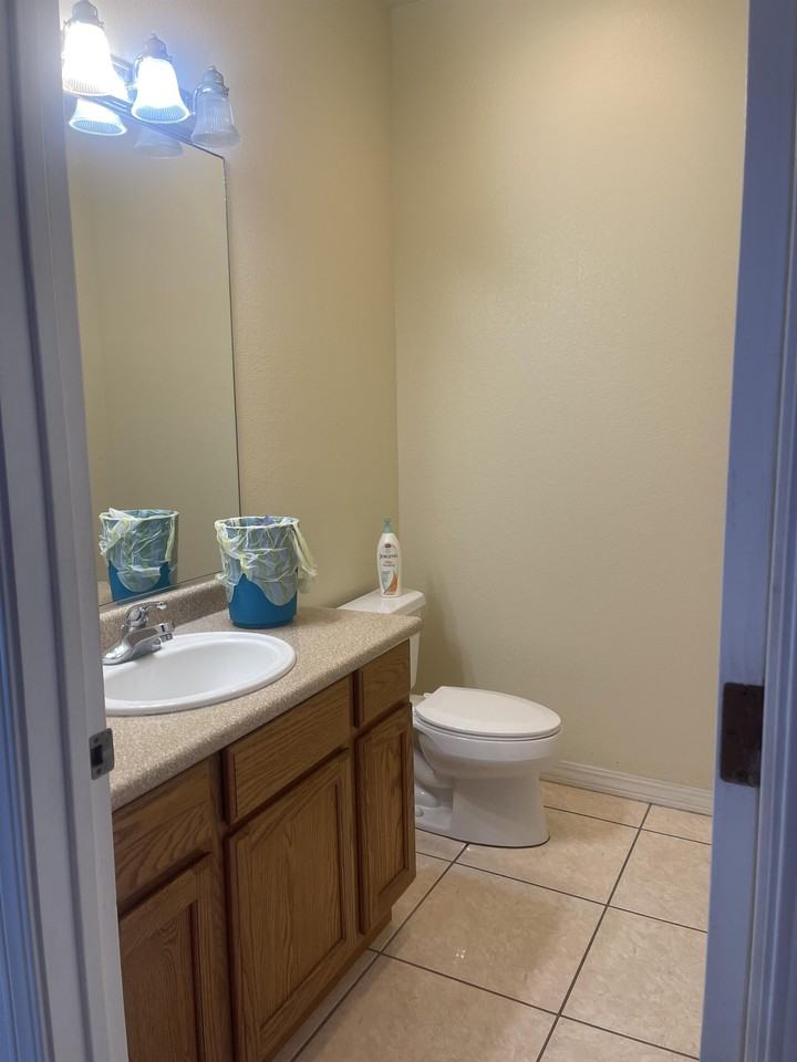 444 Kaulana St #A - Photo 5 of 8