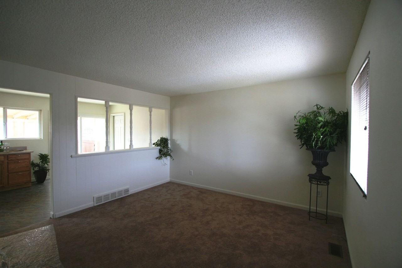 1489 Cottonwood St - Photo 3 of 8