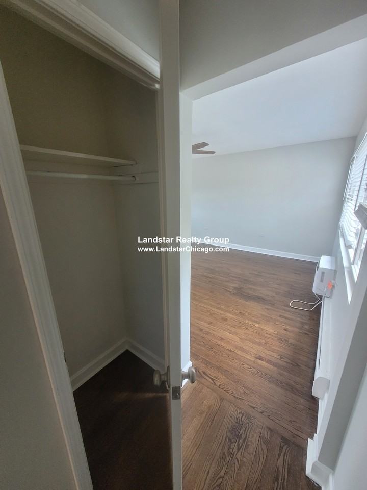 1319 W Sherwin Ave #1A - Photo 2 of 14