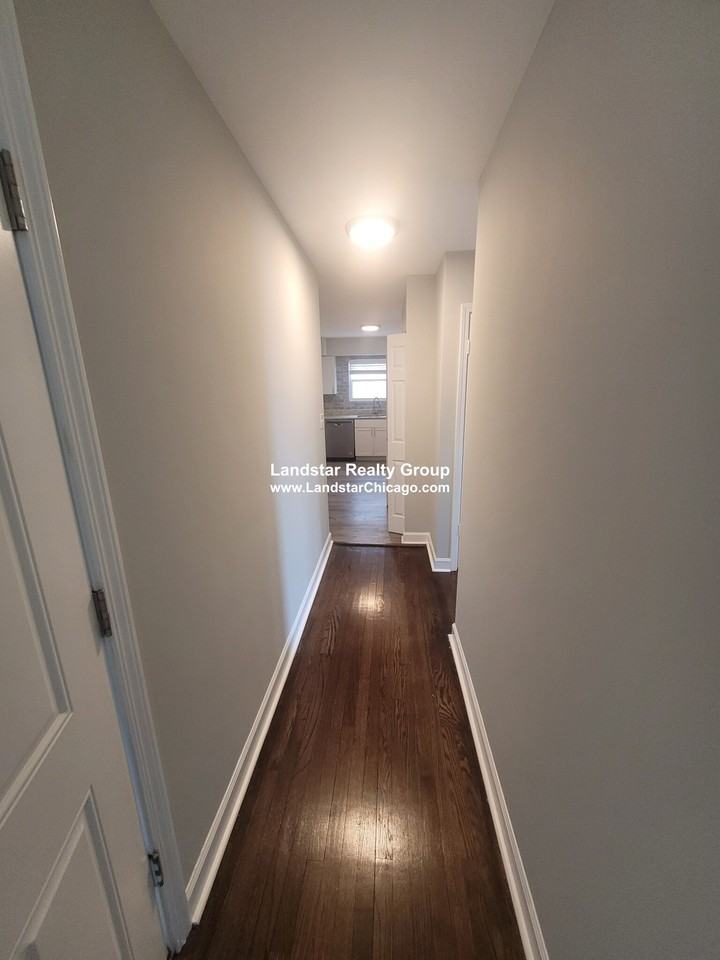 1319 W Sherwin Ave #1A - Photo 4 of 14