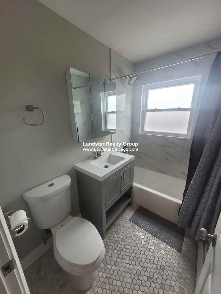 1319 W Sherwin Ave #1A - Photo 7 of 14