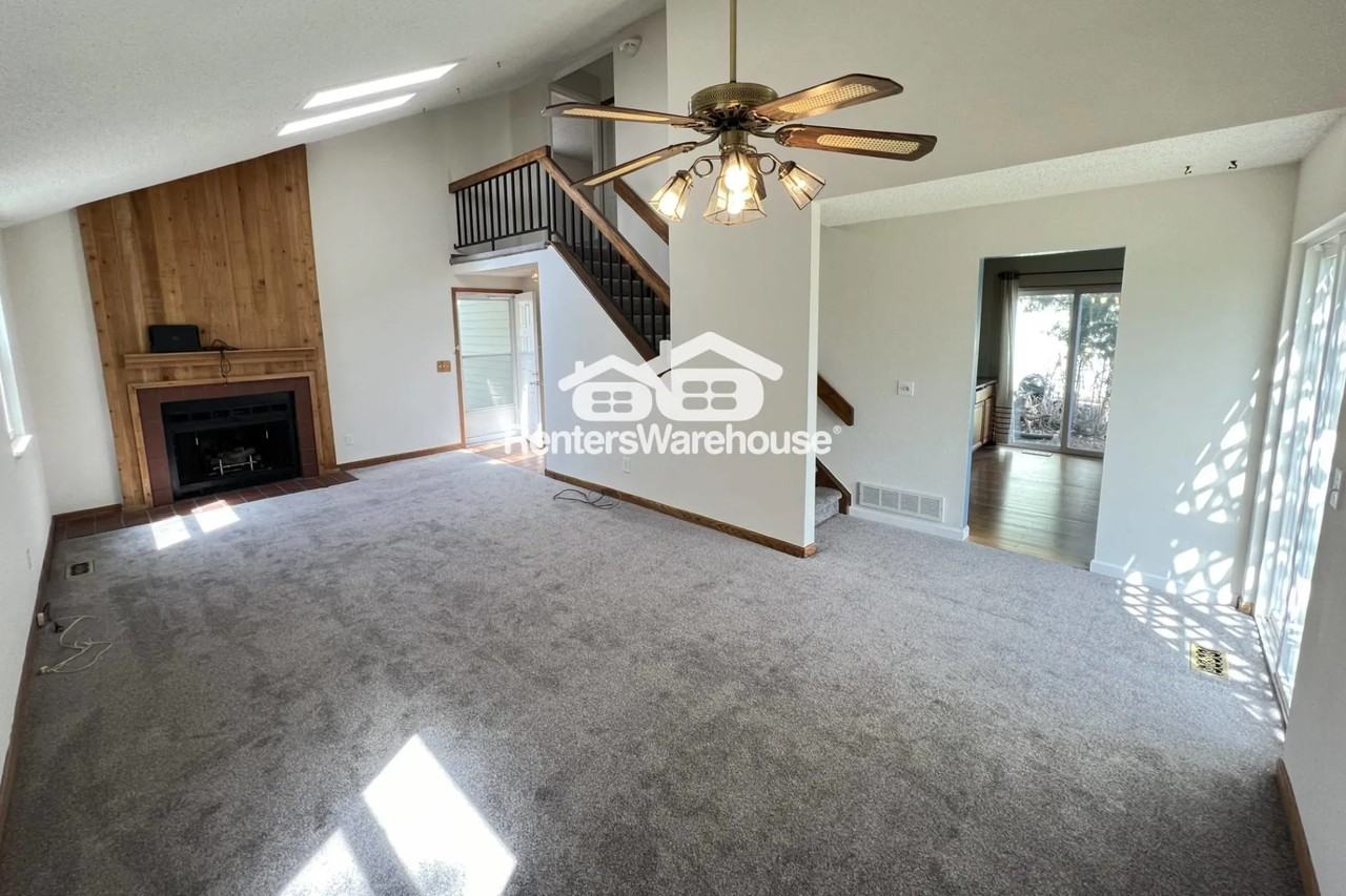 16033 E Radcliff Pl Apt A - Photo 3 of 24