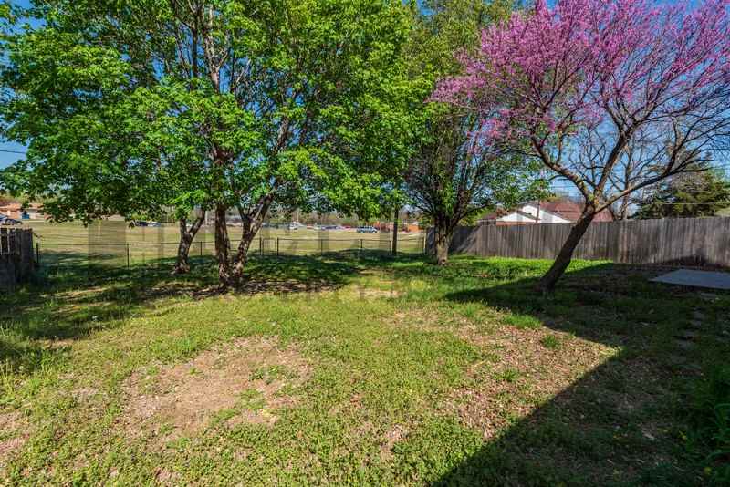 1440 N Community Dr - Photo 2 of 26