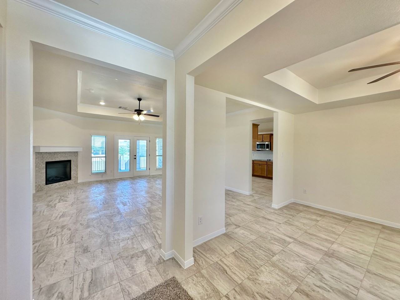 905 Galloway Dr - Photo 3 of 46