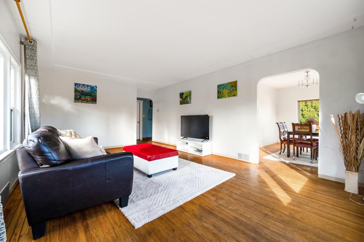 341 Sherbrooke St - Photo 4 of 20