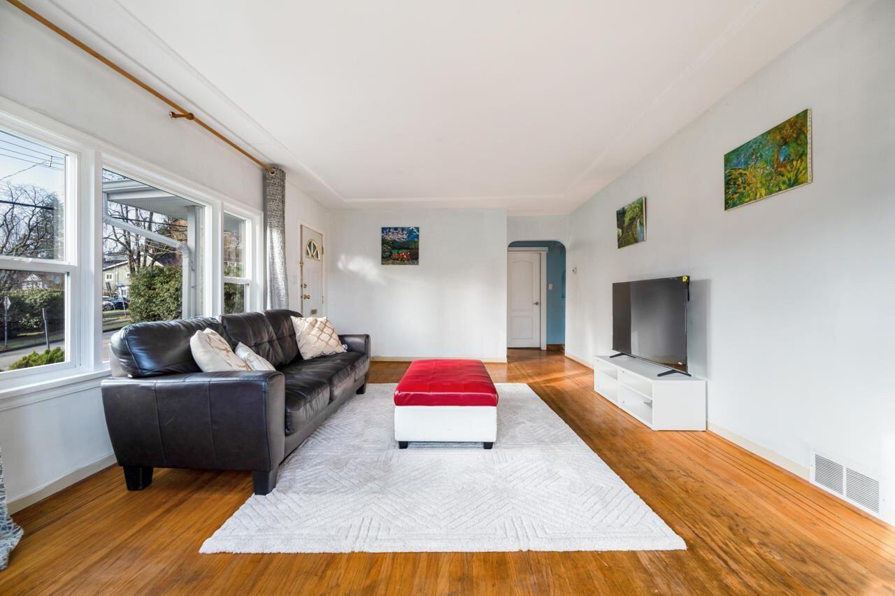 341 Sherbrooke St - Photo 5 of 20