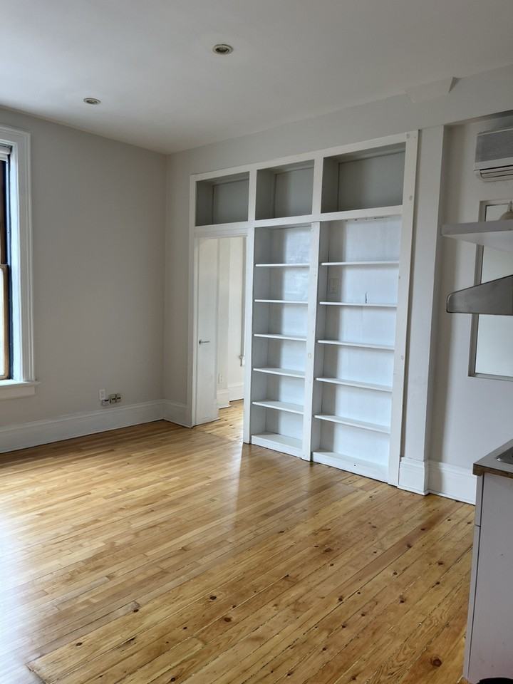 2854 Dundas St W - Photo 4 of 19