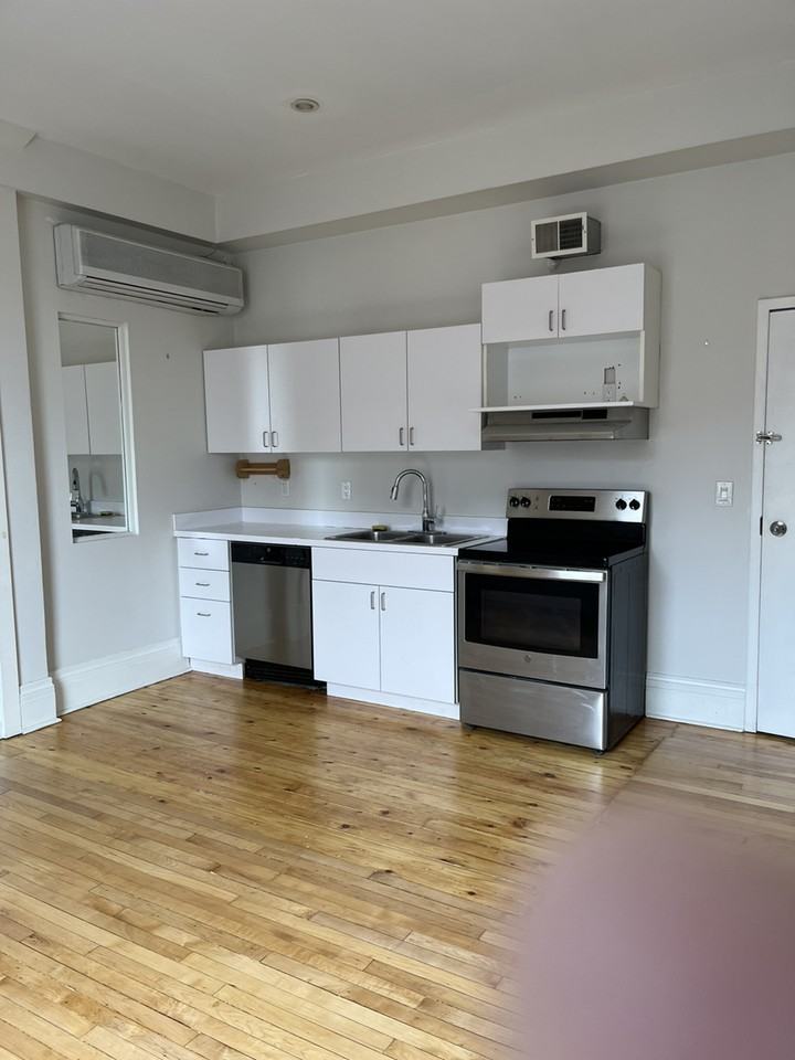 2854 Dundas St W - Photo 2 of 19