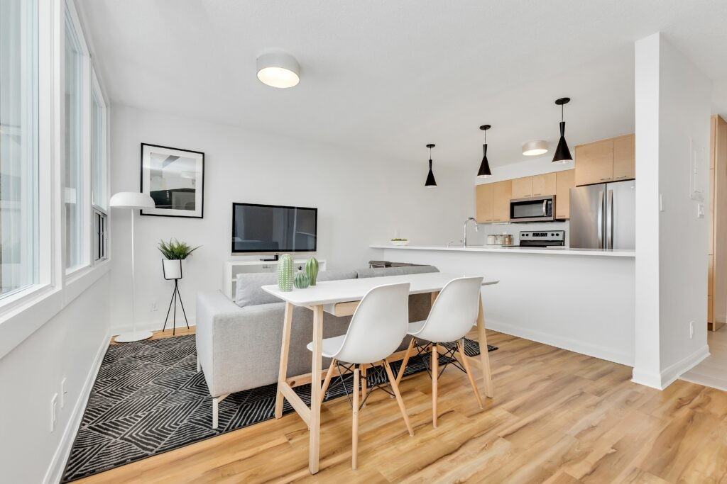 25 Woodridge Crescent #801 - Photo 2 of 11