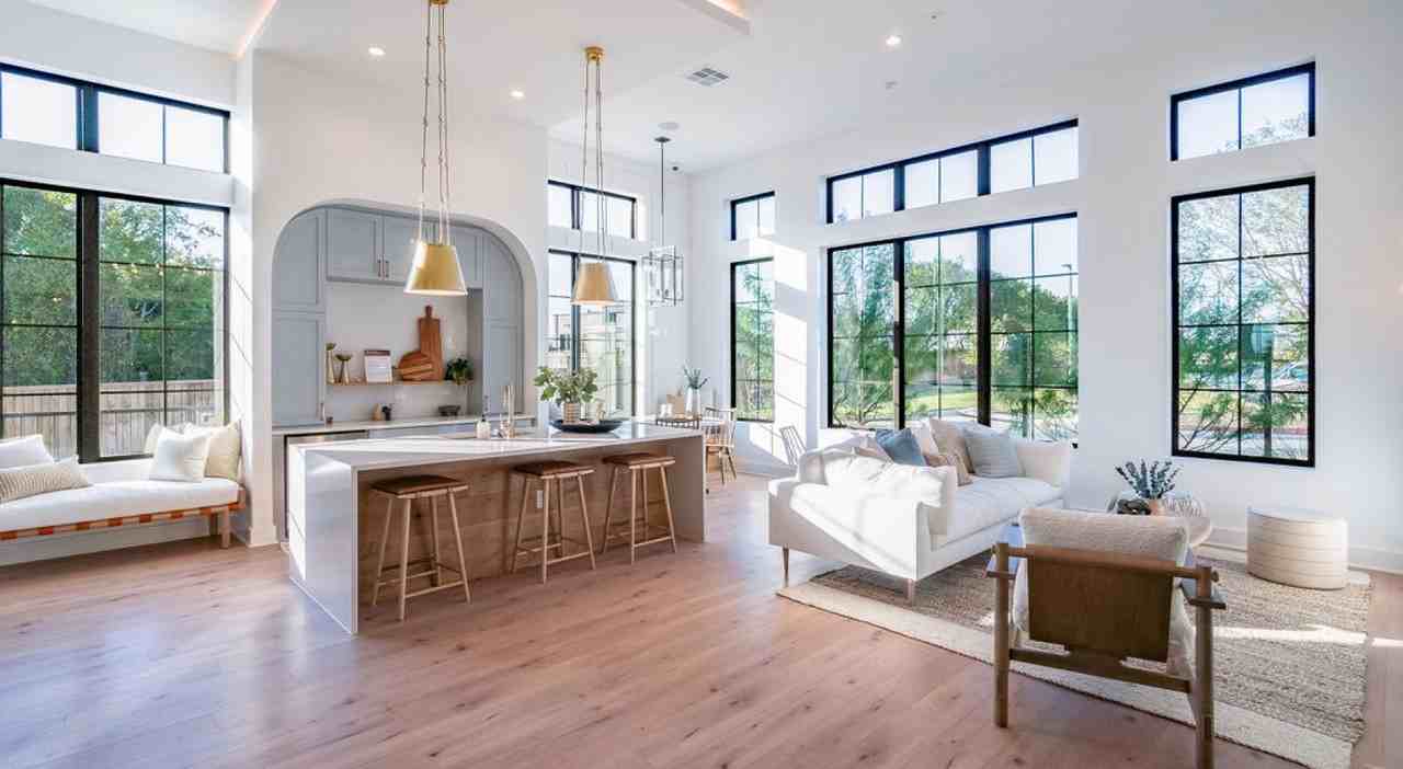 6116 6118FM 969 - Photo 3 of 37