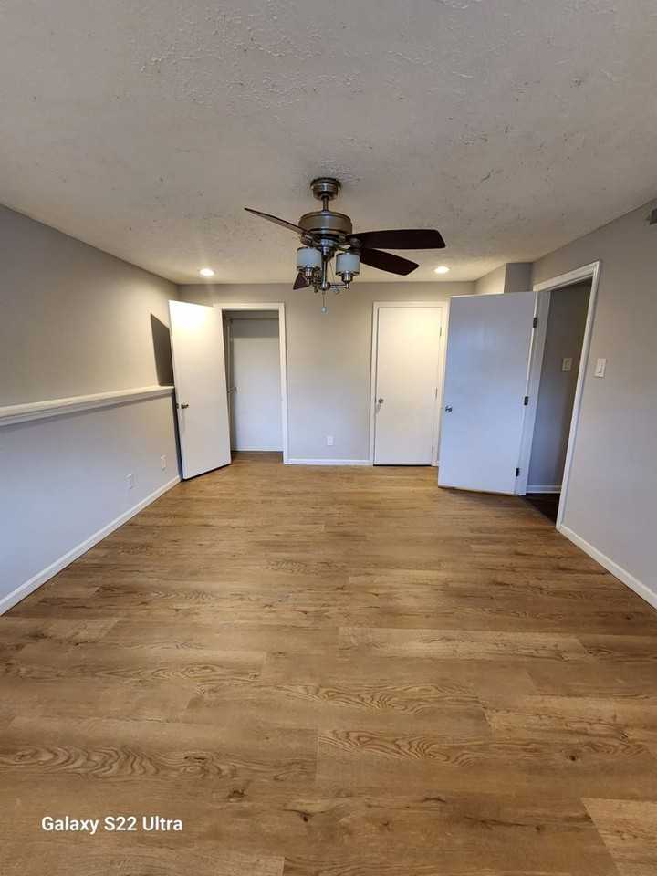 49 Kenwood Dr - Photo 3 of 10