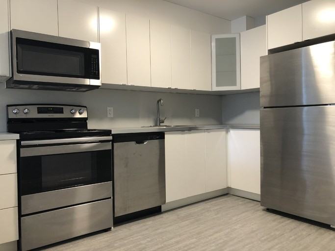 783 King St W #1 - Photo 2 of 10