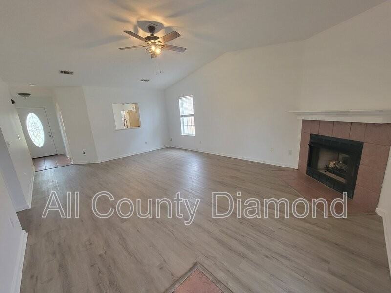 1609 Vecuna Cir - Photo 3 of 15