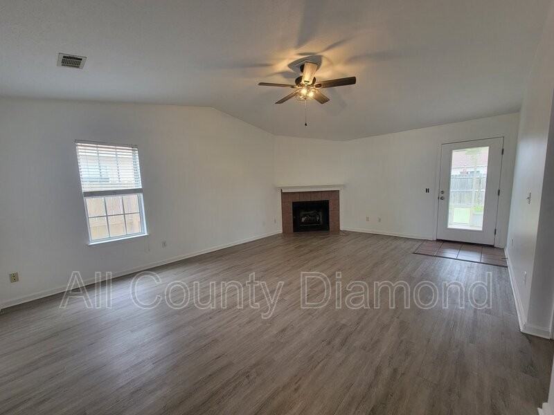 1609 Vecuna Cir - Photo 4 of 15