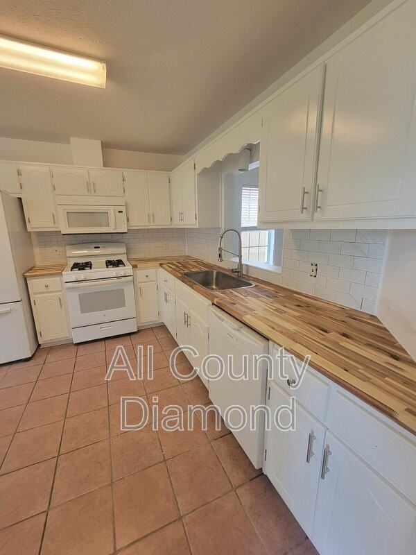 1609 Vecuna Cir - Photo 6 of 15