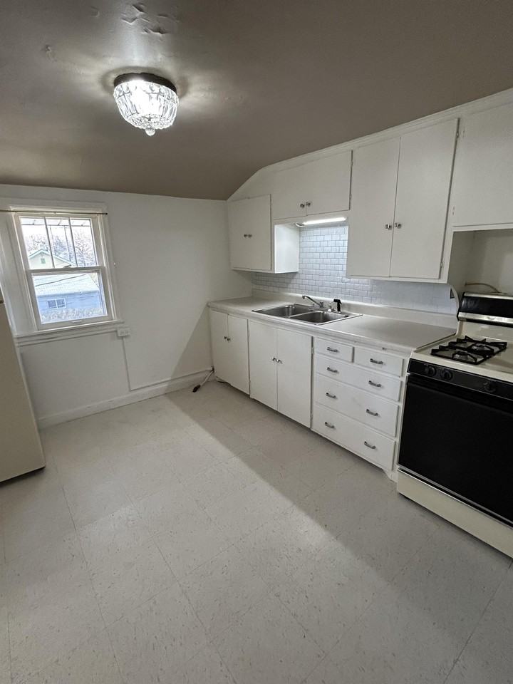 314 West 27th Street - Photo 2 of 11