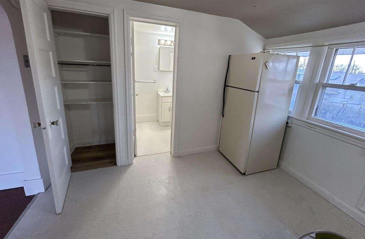 314 West 27th Street - Photo 3 of 11