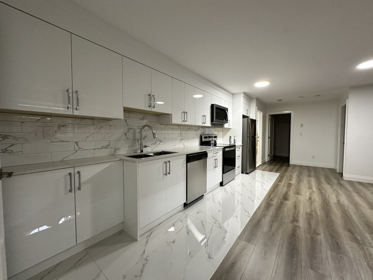 2289 Stanwood Avenue - Photo 2 of 33