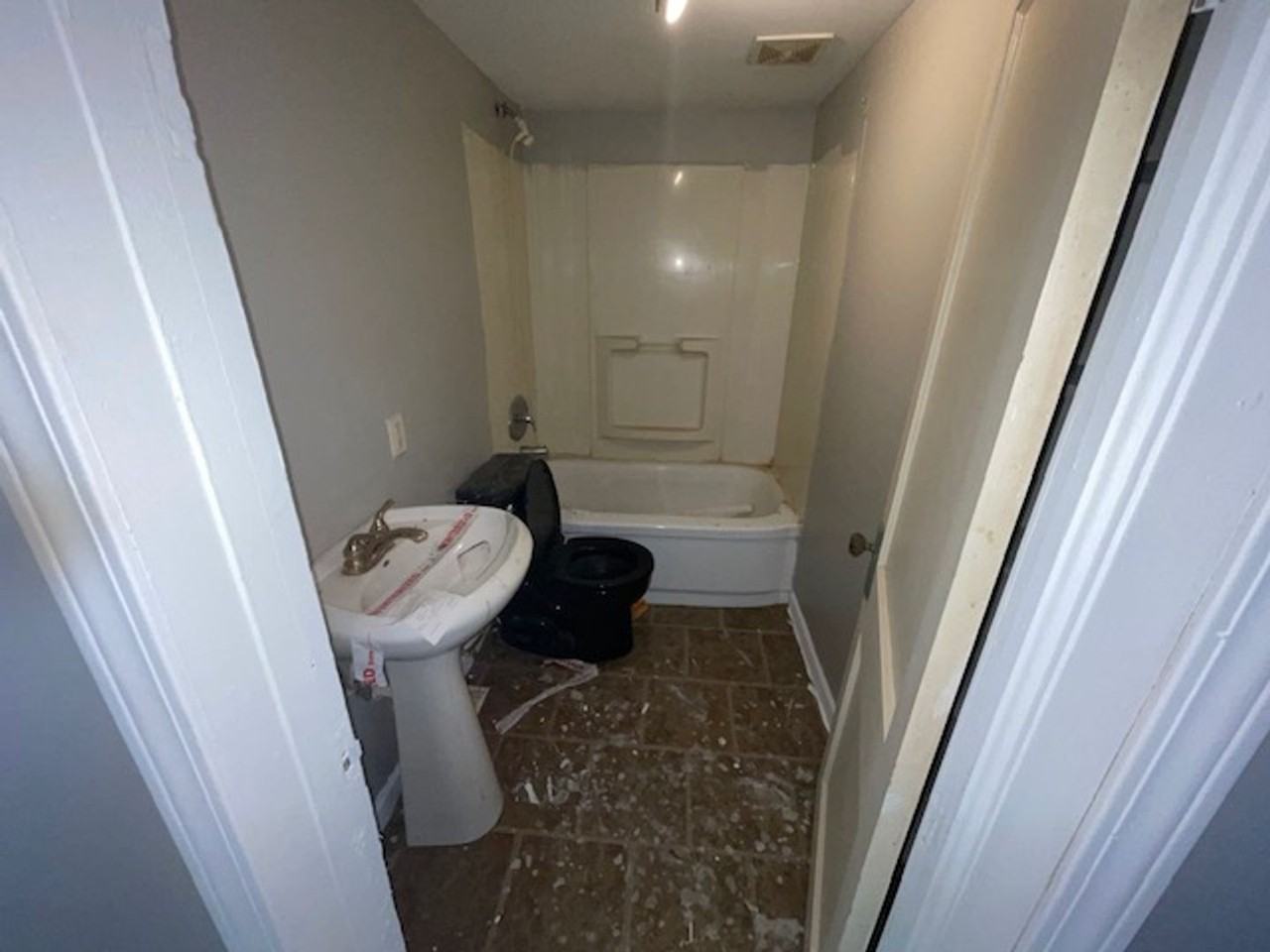 133 S Elmwood Ave - Photo 2 of 5